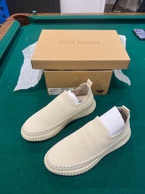 BNIB Steve Madden Beige Knit Slip-On Sneakers 6.5